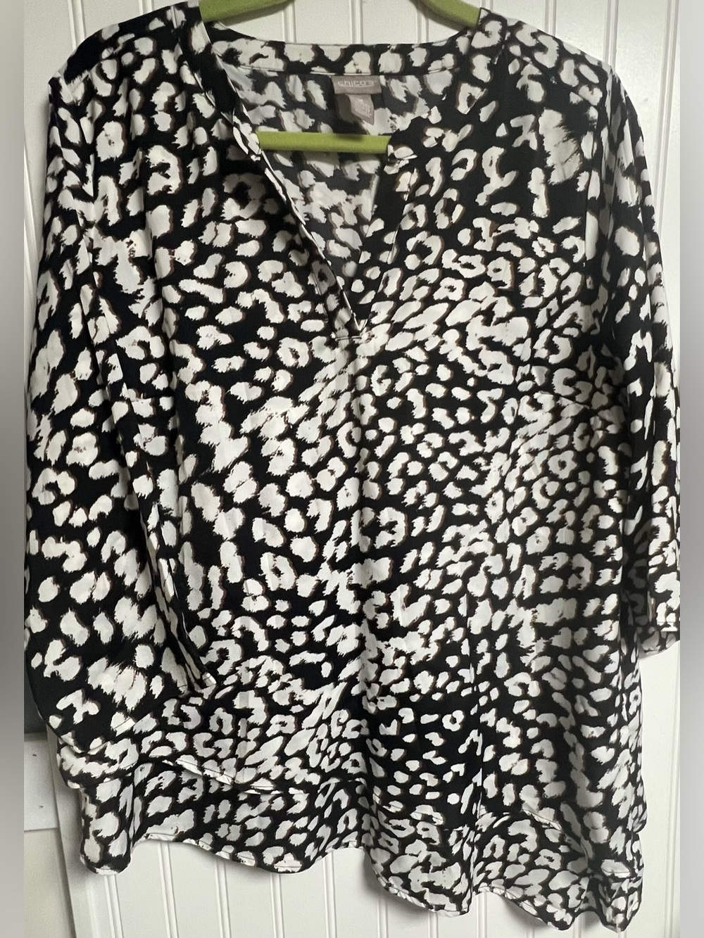 Chicos Shirt 3/4 Sleeve Sz 2 = US Sz L Black Cheetah Print Asymmetrical Hem Top
